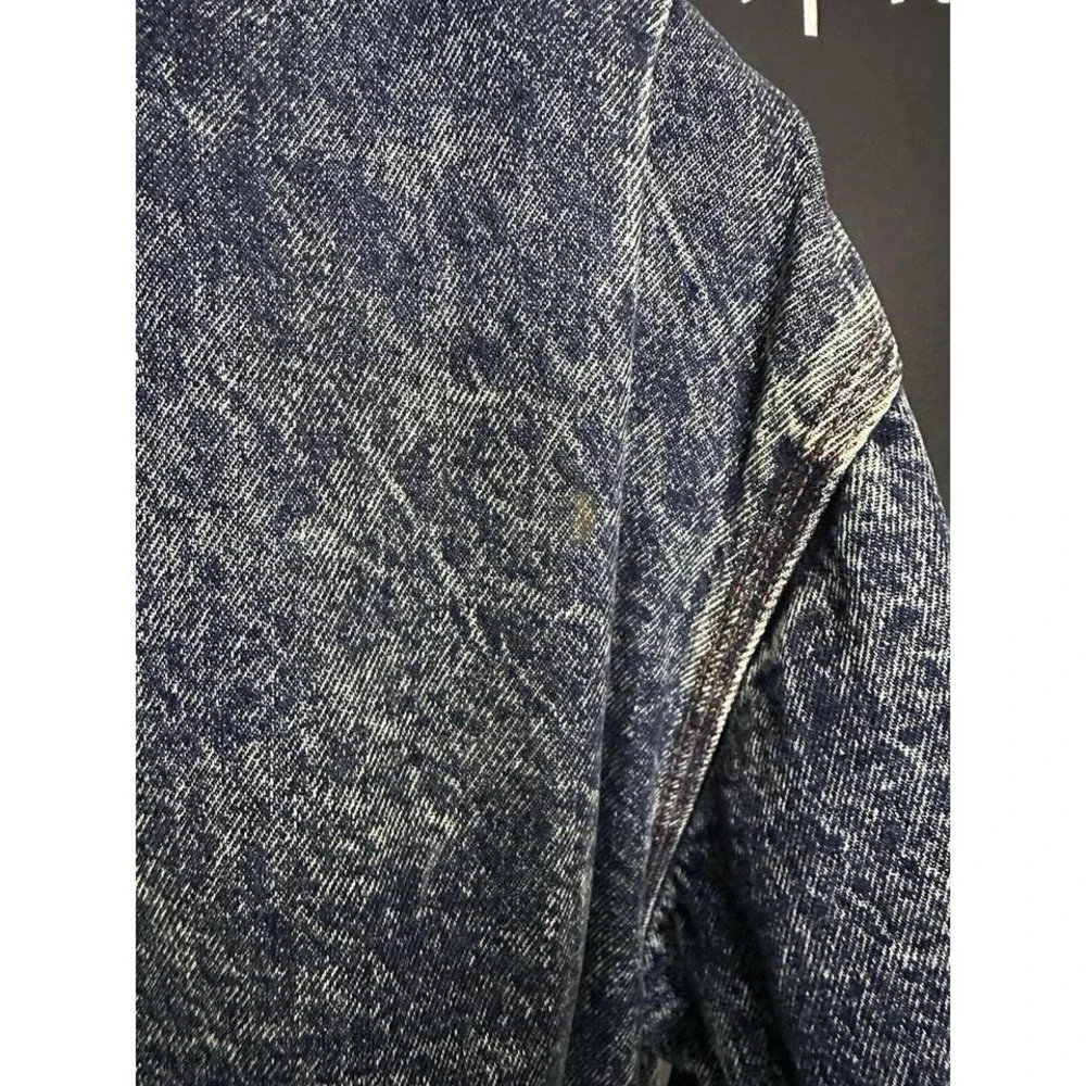 Levis see labels